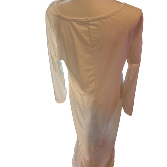 Extra Long Super Cute White Tee Shirt Size Large -Shirt front long in back - Picture 3 of 9